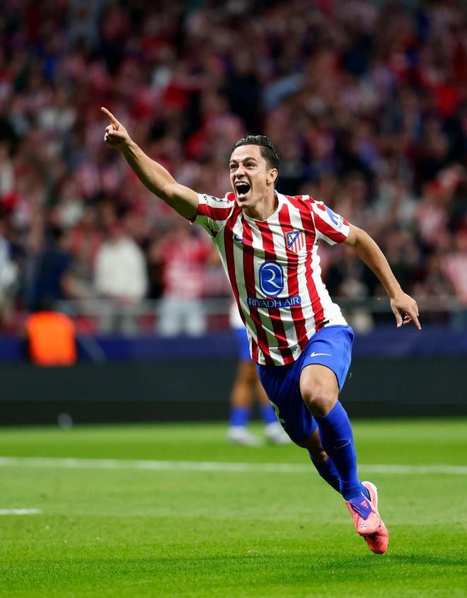 斯卡洛尼戴白手套递交世界杯，因凡蒂诺为仪式错误公开道歉（斯卡洛尼戴白手套交接大力神杯，因凡蒂诺就仪式失误公开致歉）