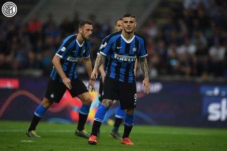 火药味！莫兰特用手狂指克莱面部，克莱怒火中烧一把甩开（冲突升级！莫兰特手指直指克莱面门，克莱怒火爆发猛然甩开）