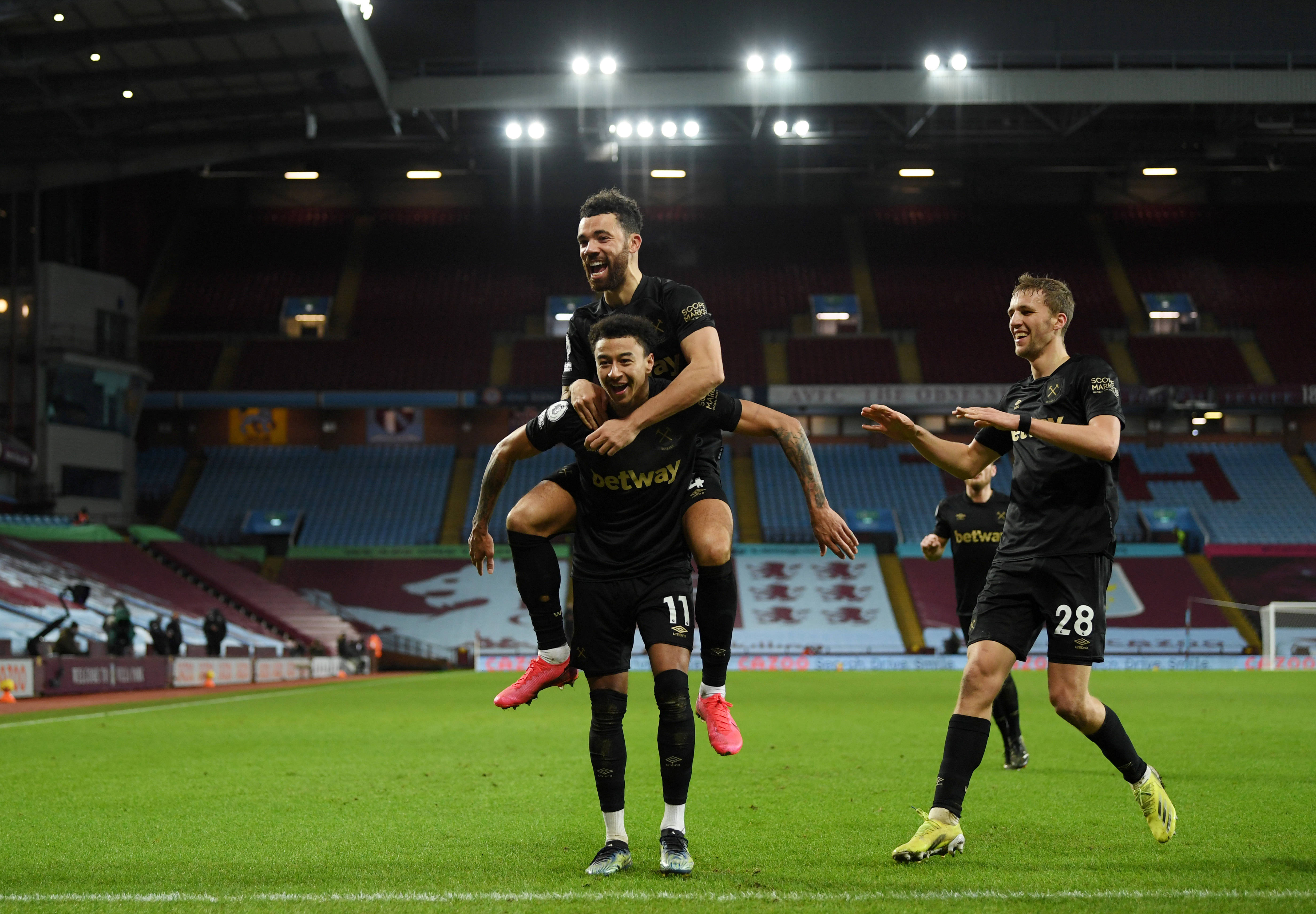 半场战报：西班牙人0-1比利亚雷亚尔，赫拉德-莫雷诺建功（半场：比利亚雷亚尔1-0领先西班牙人，赫拉德-莫雷诺破门）