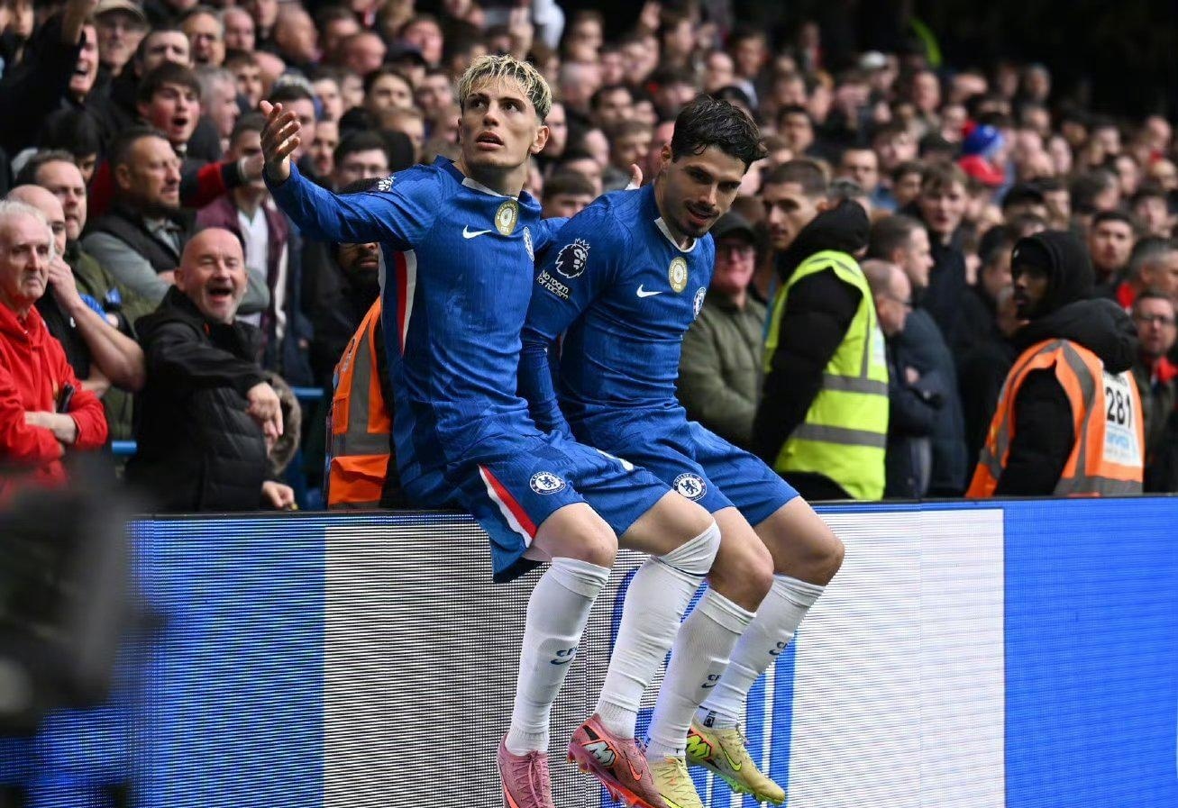 安德里希：边路不施加压力中路不贴防，这相当于邀请拜仁进攻（安德里希：边路缺压迫、中路不贴身，等于向拜仁发出进攻邀请）