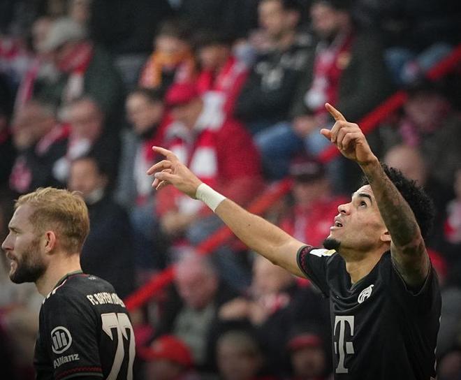 VAR 关键判罚 成为赛后焦点（VAR关键判罚引发赛后热议）