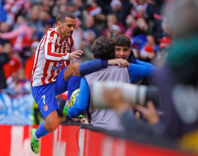 曼联新帝星已定申请转会，一周双赛却无缘出场！阿莫林解释不用原因（曼联新星已递交转会申请，双赛周仍未登场，阿莫林解释弃用原因）