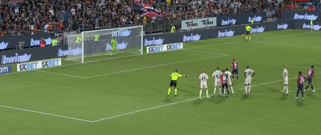 吓人，一巴拉圭球员在侏儒美洲杯头部着地后当场失去意识