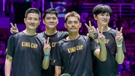 曼联教练席对西汉姆的愤怒反应意味深长（曼联教练组对西汉姆怒怼一幕，耐人寻味）