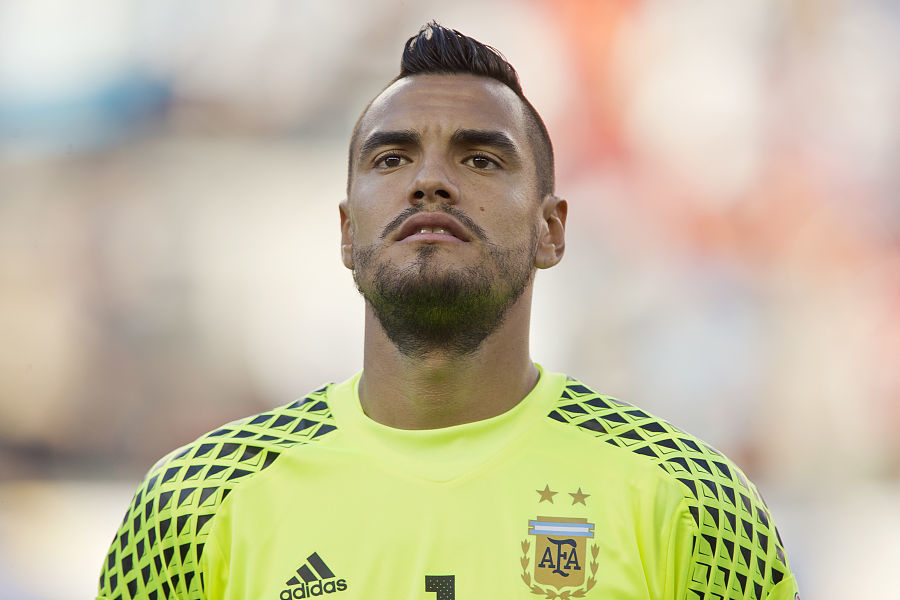 纽卡vs切尔西半场数据：双方控球率接近，蓝军半场仅2射门（纽卡vs切尔西半场战报：控球势均力敌，蓝军仅2次射门）