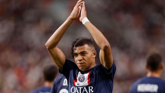 报价超十亿英镑，英媒：派拉蒙获得四年在英国的欧冠转播权（英媒称：派拉蒙以逾10亿英镑拿下英国地区四年欧冠转播权）