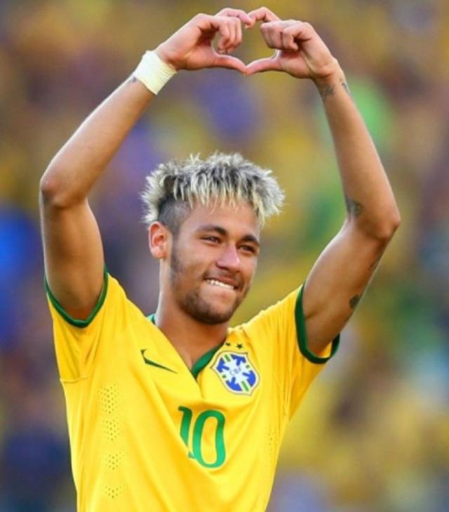 詹姆斯关键上篮助球队锁胜（詹姆斯关键上篮锁定胜局）