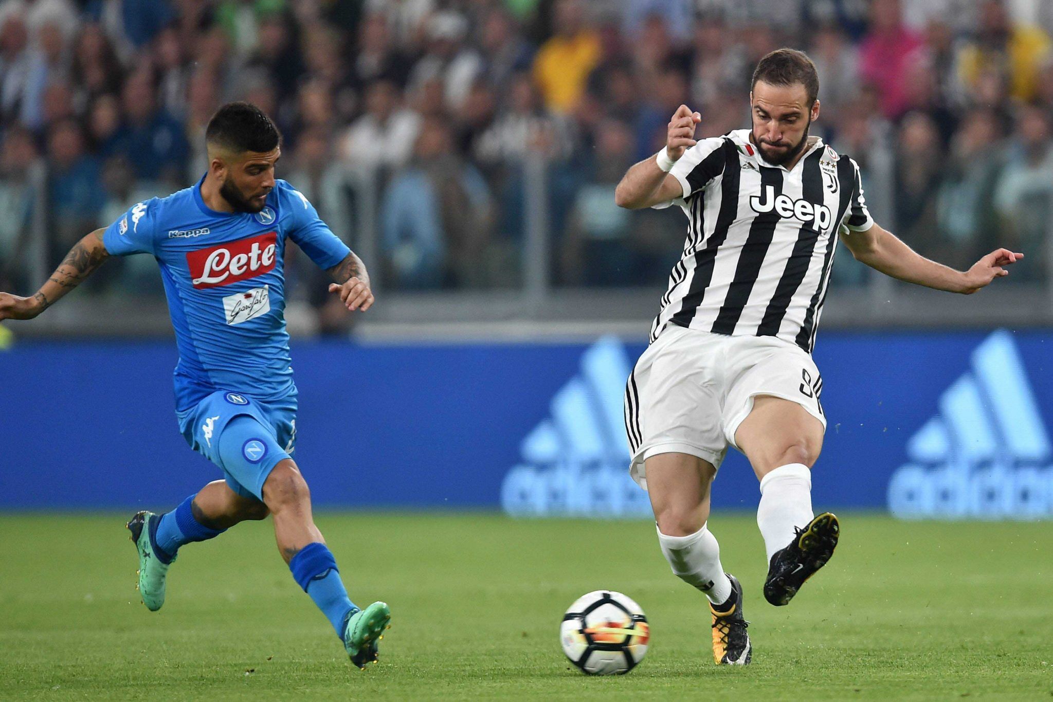 利物浦主场1-1战平升班马桑德兰，迎来赛季首个平局（利物浦主场被升班马桑德兰1-1逼平，收获赛季首个平局）